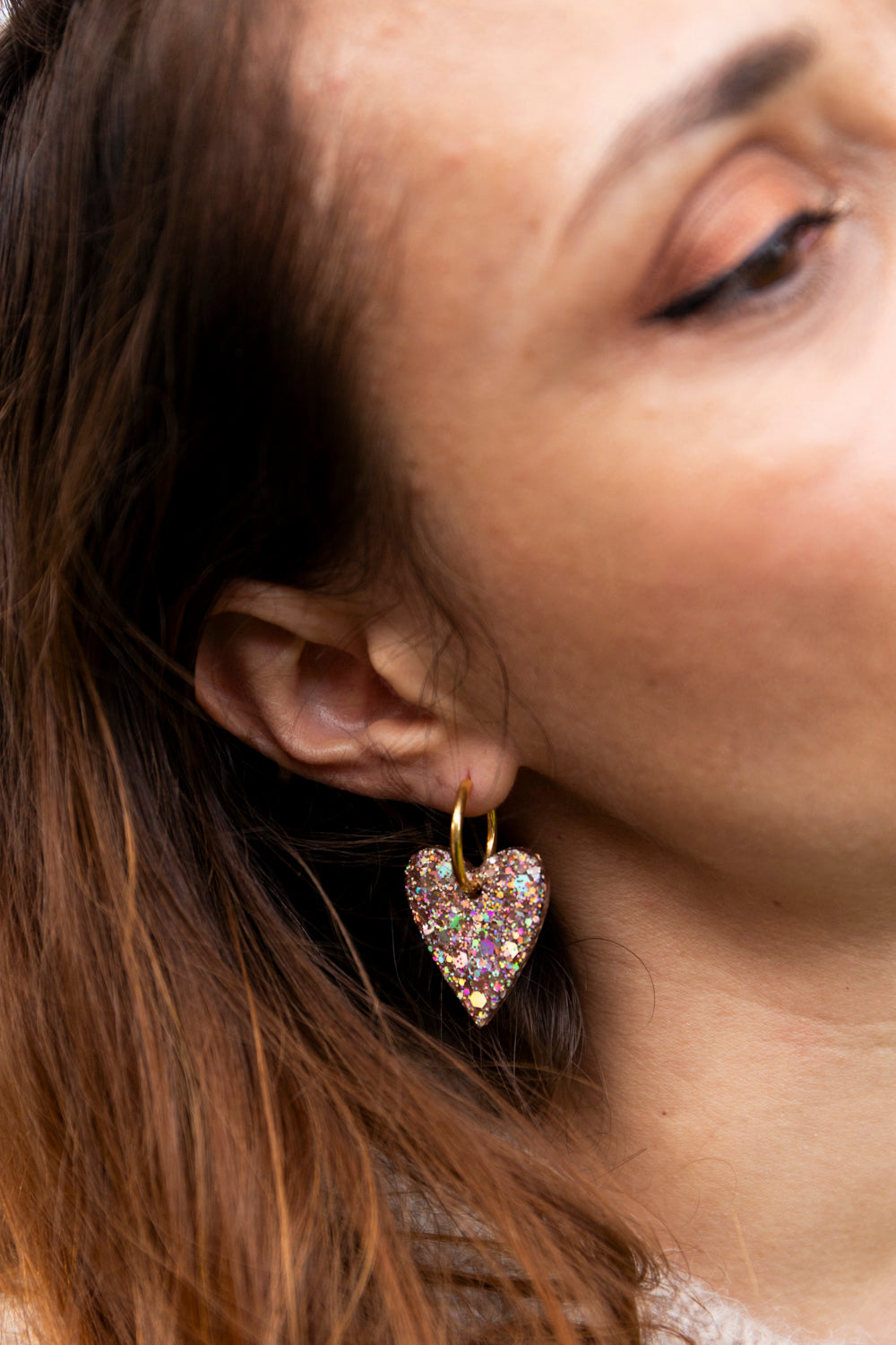 Pampilles interchangeables pailletées. Kaki, vert, doré, cuivré, bronze. Automne. Cœur. Atelier Rézane. Résine époxy. Fait main. Pays basque.