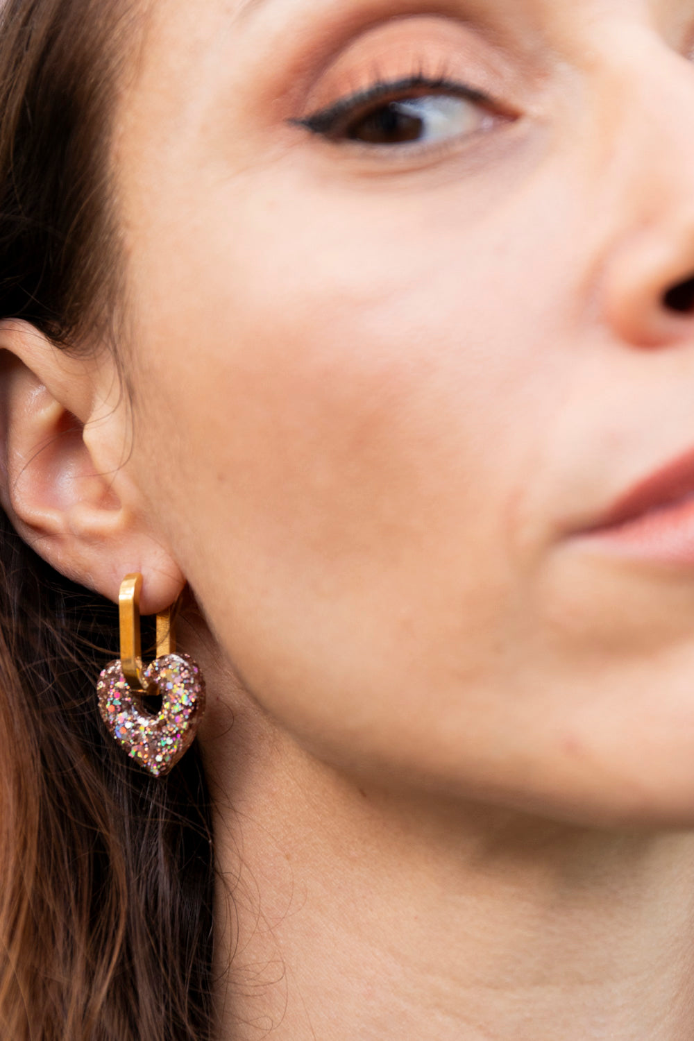 Pampilles interchangeables pailletées. Kaki, vert, doré, cuivré, bronze. Automne. Cœur. Atelier Rézane. Résine époxy. Fait main. Pays basque.