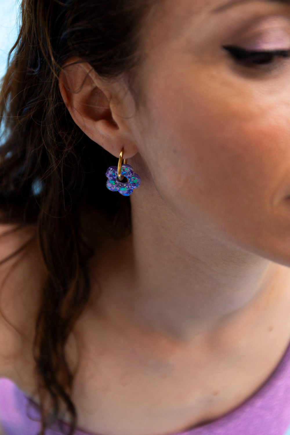Pampilles en résine époxy interchangeables. Faites à la main. Paillettes, couleurs, originales. Violet, parme et turquoise holographique.