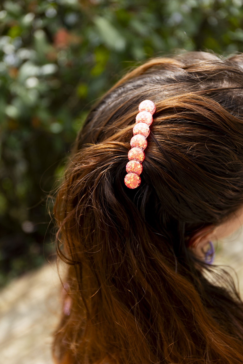 Barrette en résine époxy. Faite à la main. Paillettes, couleurs, originales. Corail incandescent, orange, holographique, étincelant.