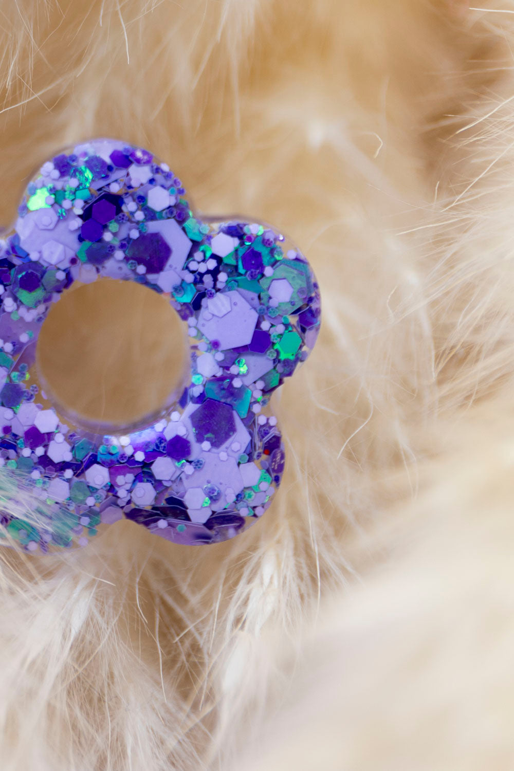 Pampilles en résine époxy interchangeables. Faites à la main. Paillettes, couleurs, originales. Violet, parme et turquoise holographique.