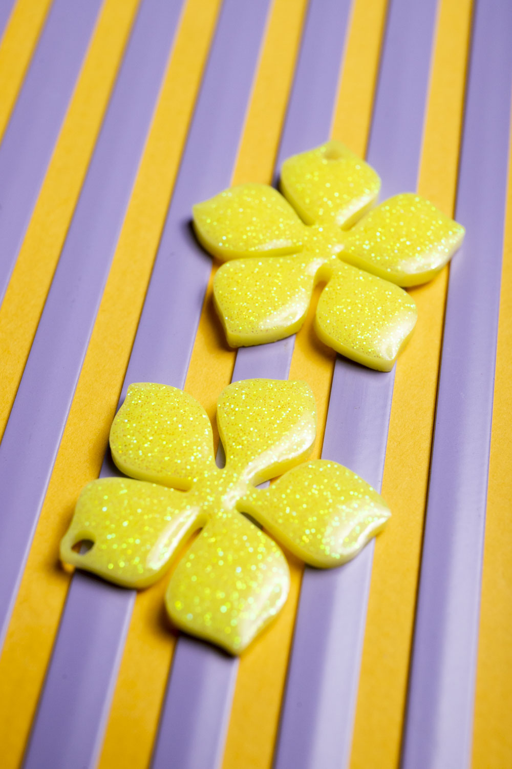 Pampilles interchangeables jaune citron Ă paillettes fluo.