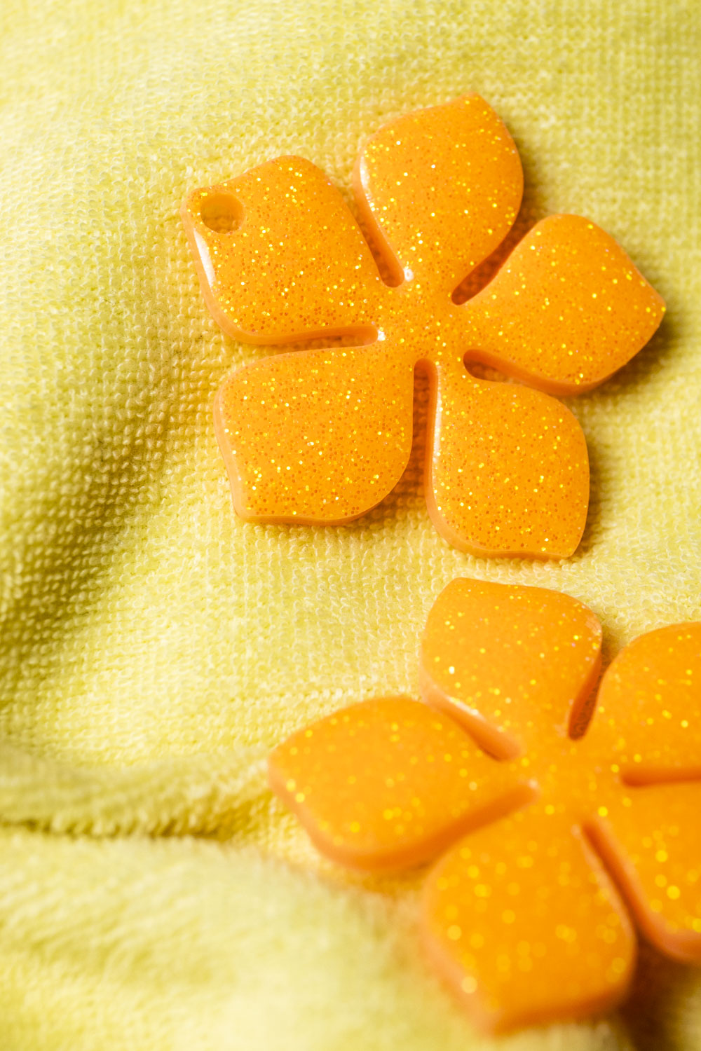 Pampilles interchangeables oranges Ă paillettes fluo.