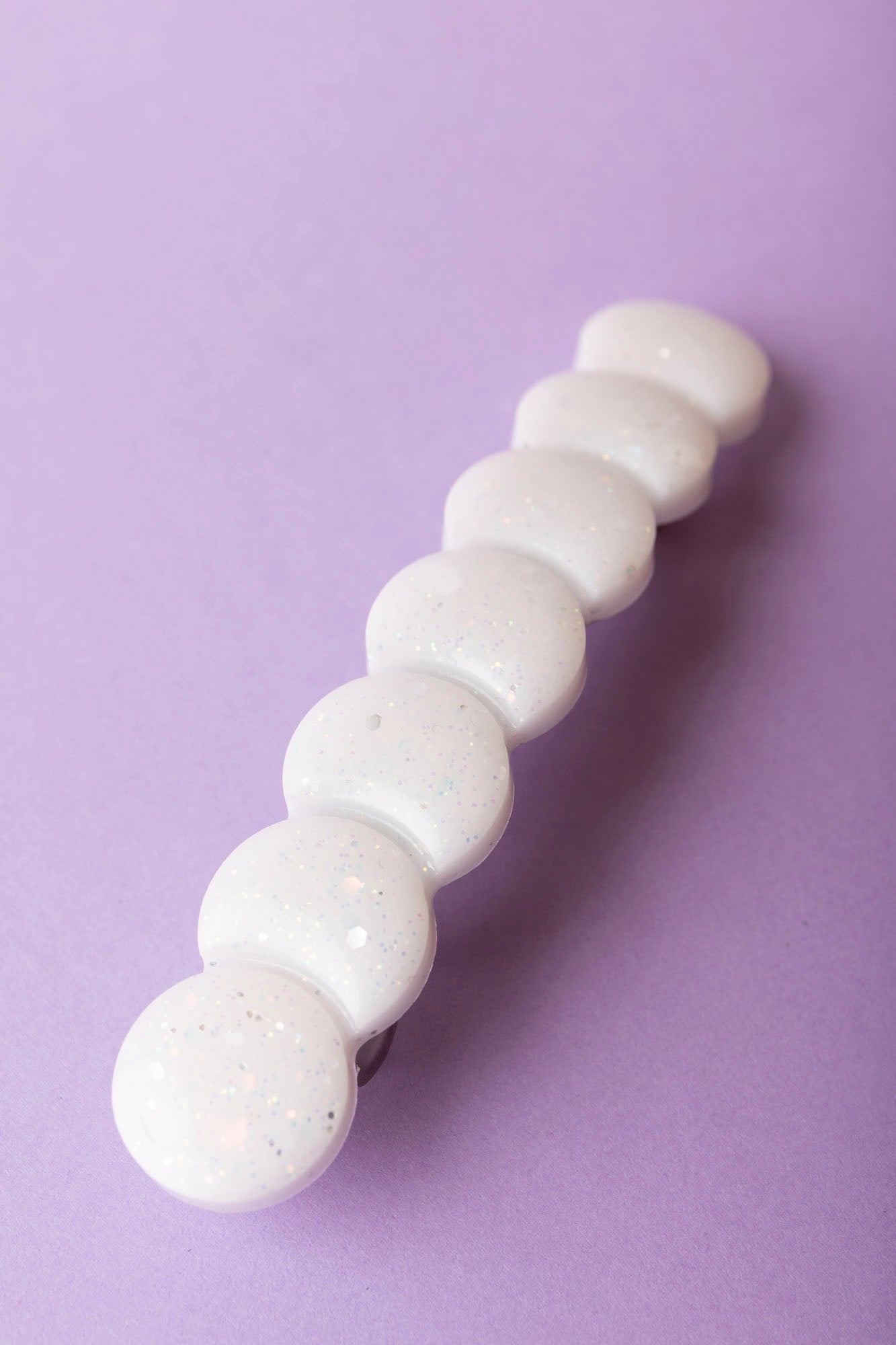 Barrette en résine époxy fabriquée à la main.