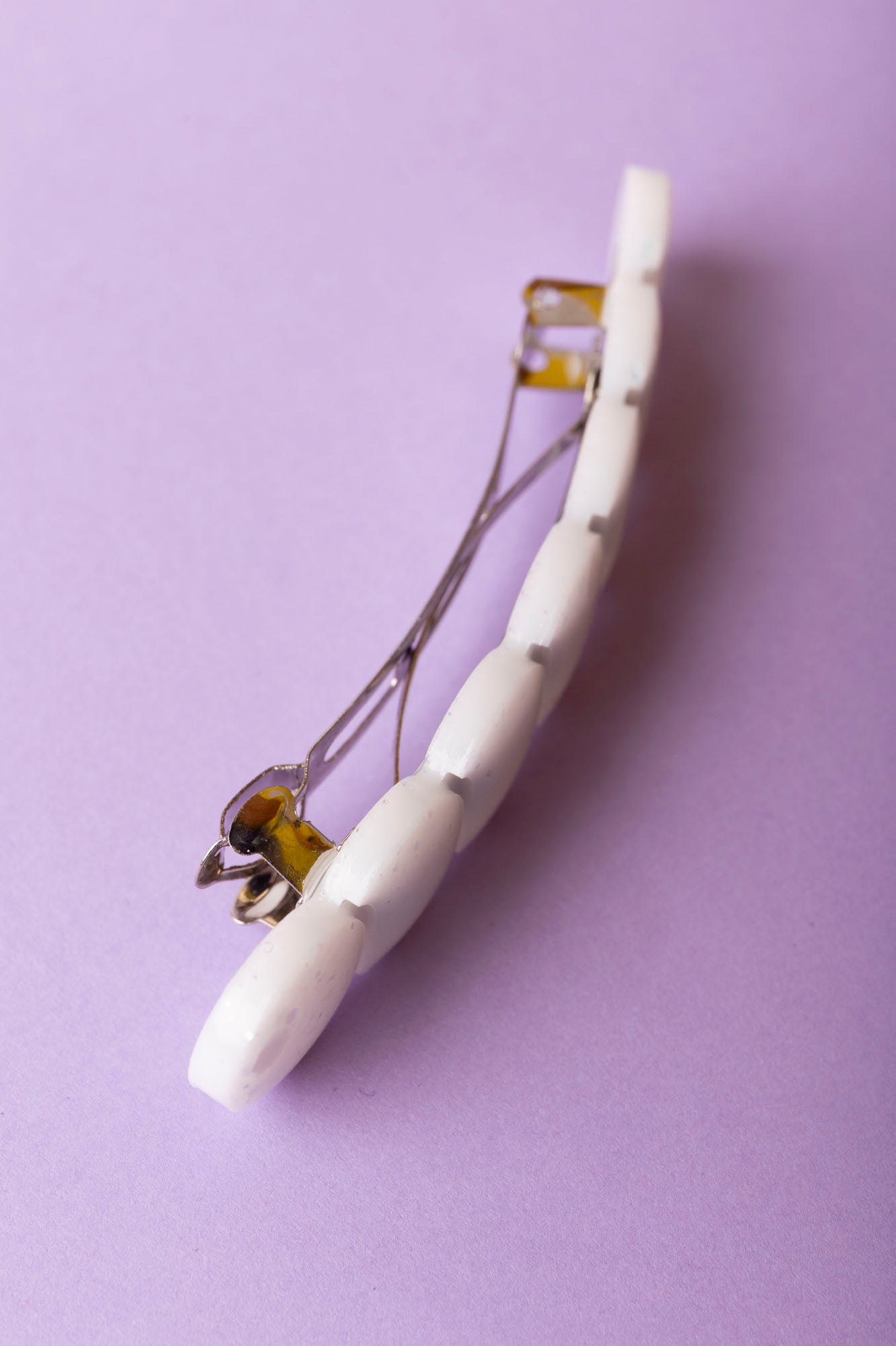 Barrette en résine époxy fabriquée à la main.