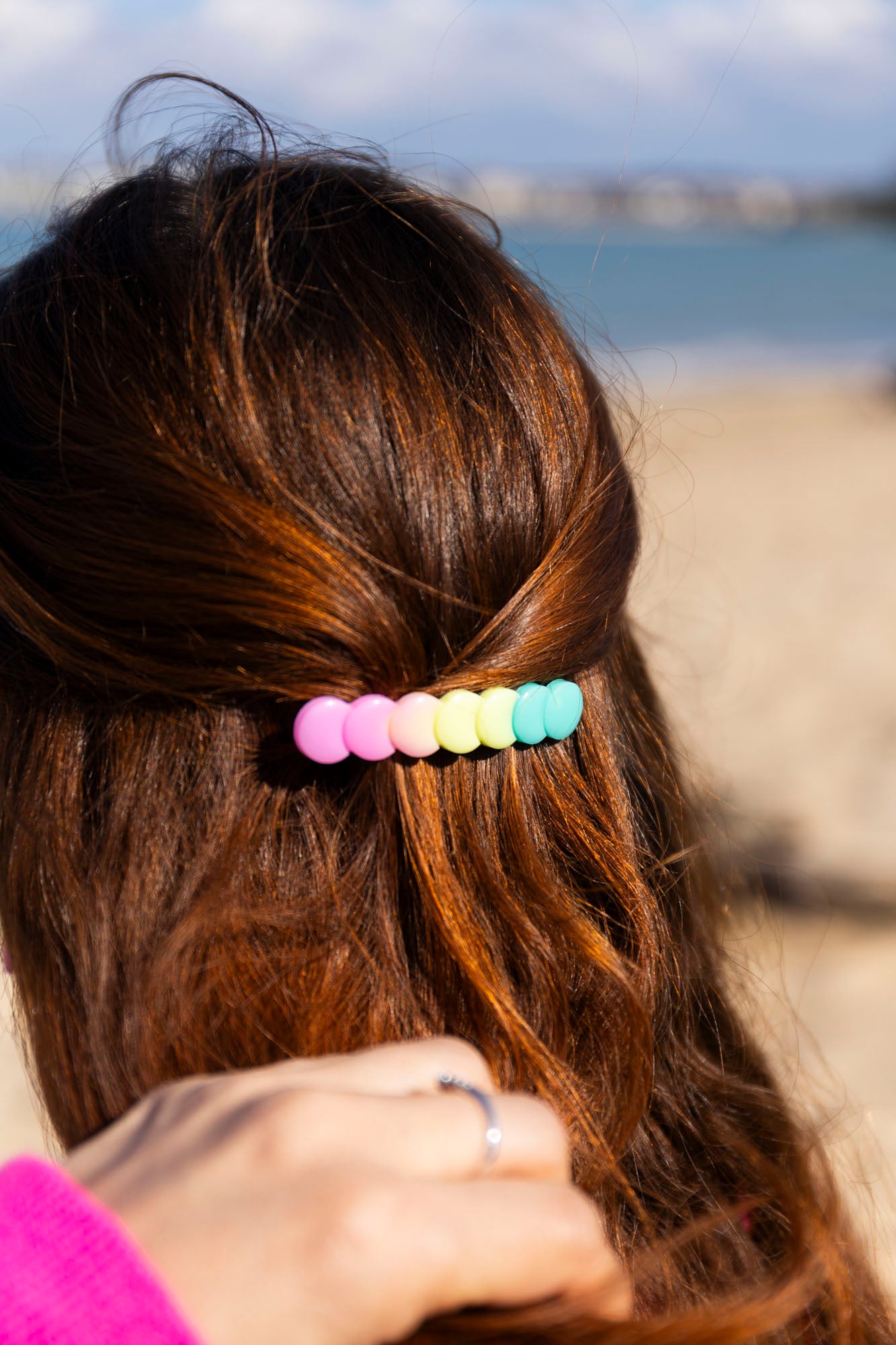 Barrette fabriquée à la main avec de la résine époxy.