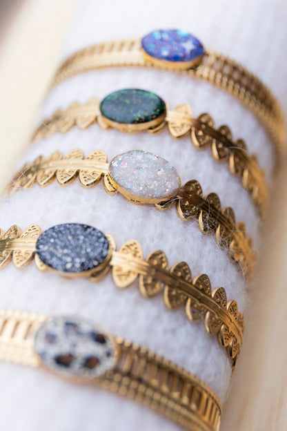 Bracelet jonc réglable pailleté. Kaki, vert, doré, cuivré. Automne. Cabochon. Atelier Rézane. Résine. Fait main. Pays basque.