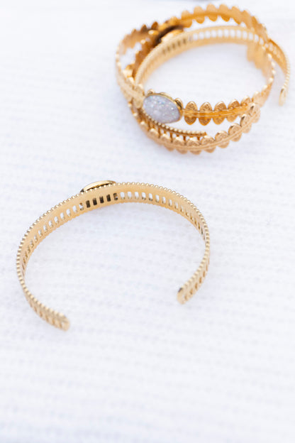 Bracelet jonc réglable pailletté. Blanc, doré, givré,holographique. Automne. Atelier Rézane. Résine époxy. Fait main. Pays basque. Acier inoxydable.