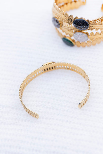 Bracelet jonc réglable pailletté. Noir, doré, holograohique. Automne. Atelier Rézane. Résine époxy. Fait main. Pays basque. Acier inoxydable.
Motifs galaxie peints à la main.