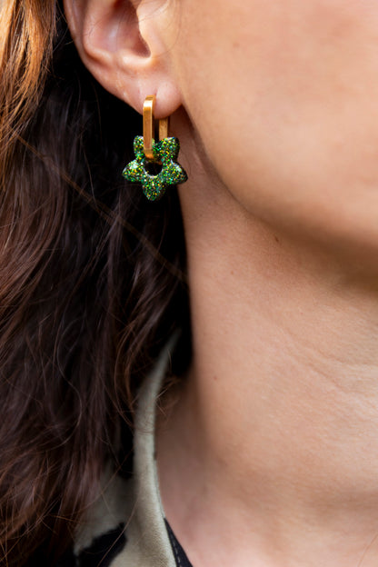 Pampilles interchangeables pailletées. Kaki, vert, doré, cuivré. Automne. Fleur. Atelier Rézane. Résine époxy. Fait main. Pays basque.