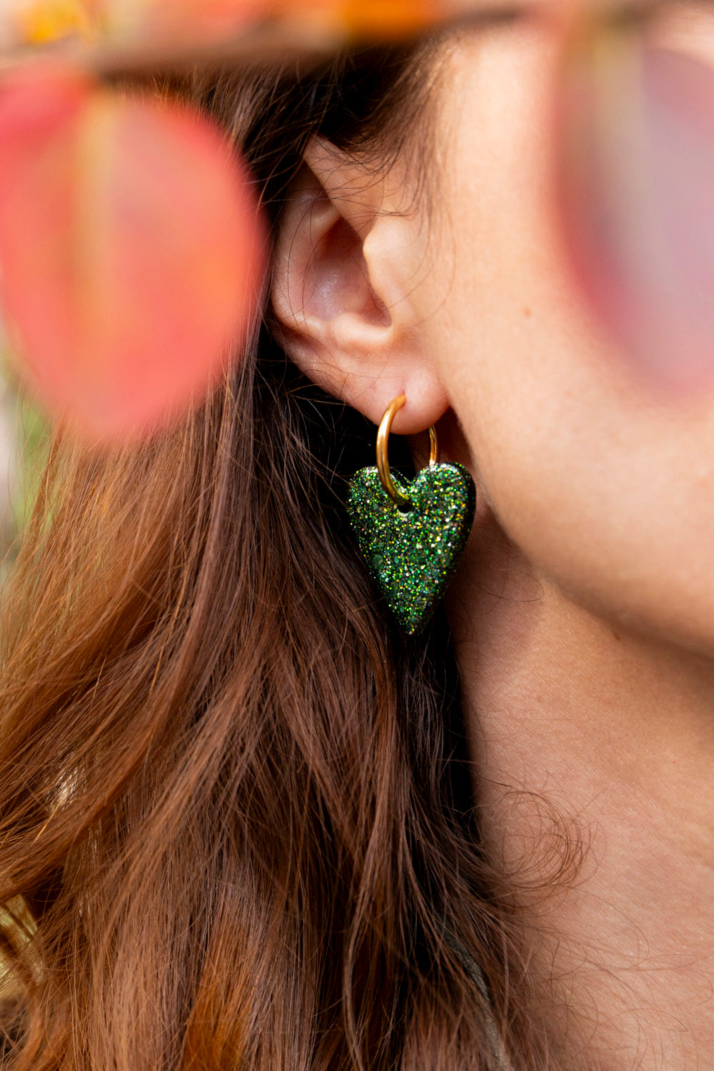 Pampilles interchangeables pailletées. Kaki, vert, doré, cuivré. Automne. Cœur. Atelier Rézane. Résine époxy. Fait main. Pays basque.