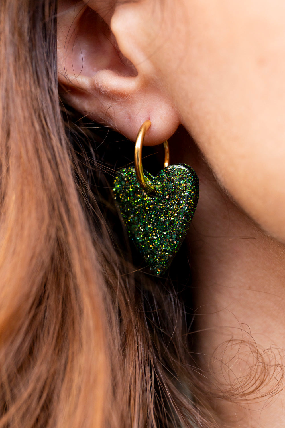 Pampilles interchangeables pailletées. Kaki, vert, doré, cuivré. Automne. Cœur. Atelier Rézane. Résine époxy. Fait main. Pays basque.