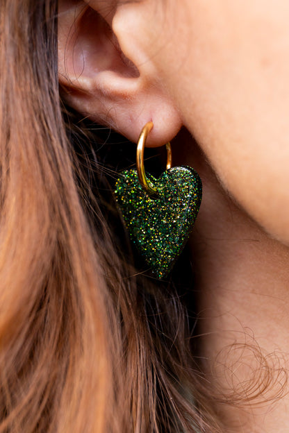 Pampilles interchangeables pailletées. Kaki, vert, doré, cuivré. Automne. Cœur. Atelier Rézane. Résine époxy. Fait main. Pays basque.