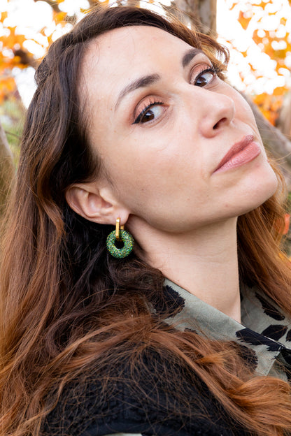 Pampilles interchangeables pailletées. Kaki, vert, doré, cuivré. Automne. Donut. Atelier Rézane. Résine époxy. Fait main. Pays basque.