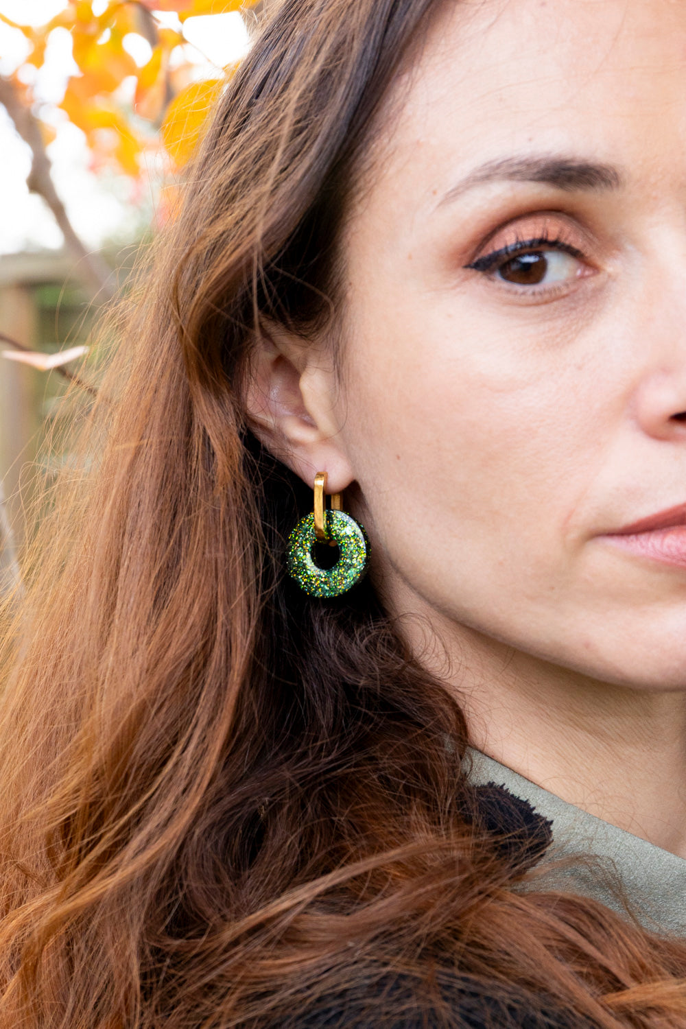 Pampilles interchangeables pailletées. Kaki, vert, doré, cuivré. Automne. Donut. Atelier Rézane. Résine époxy. Fait main. Pays basque.