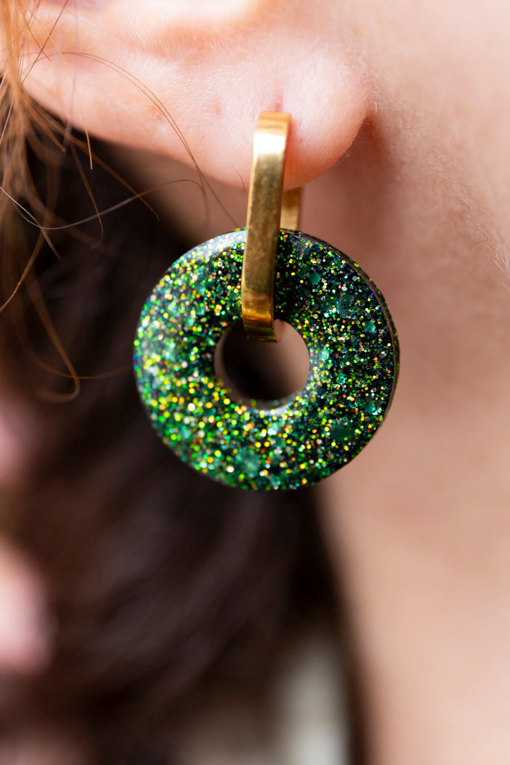 Pampilles interchangeables pailletées. Kaki, vert, doré, cuivré. Automne. Donut. Atelier Rézane. Résine époxy. Fait main. Pays basque.