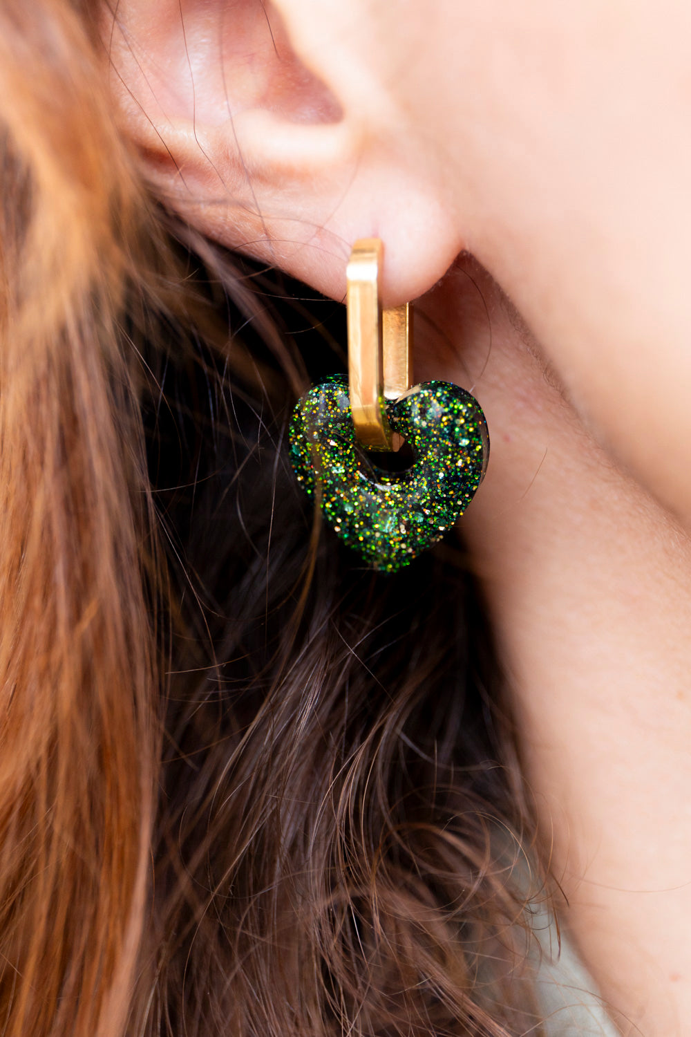 Pampilles interchangeables pailletées. Kaki, vert, doré, cuivré. Automne. Cœur. Atelier Rézane. Résine époxy. Fait main. Pays basque.