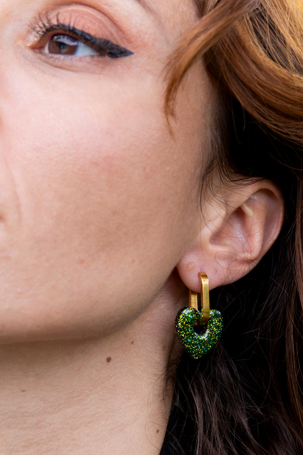 Pampilles interchangeables pailletées. Kaki, vert, doré, cuivré. Automne. Cœur. Atelier Rézane. Résine époxy. Fait main. Pays basque.