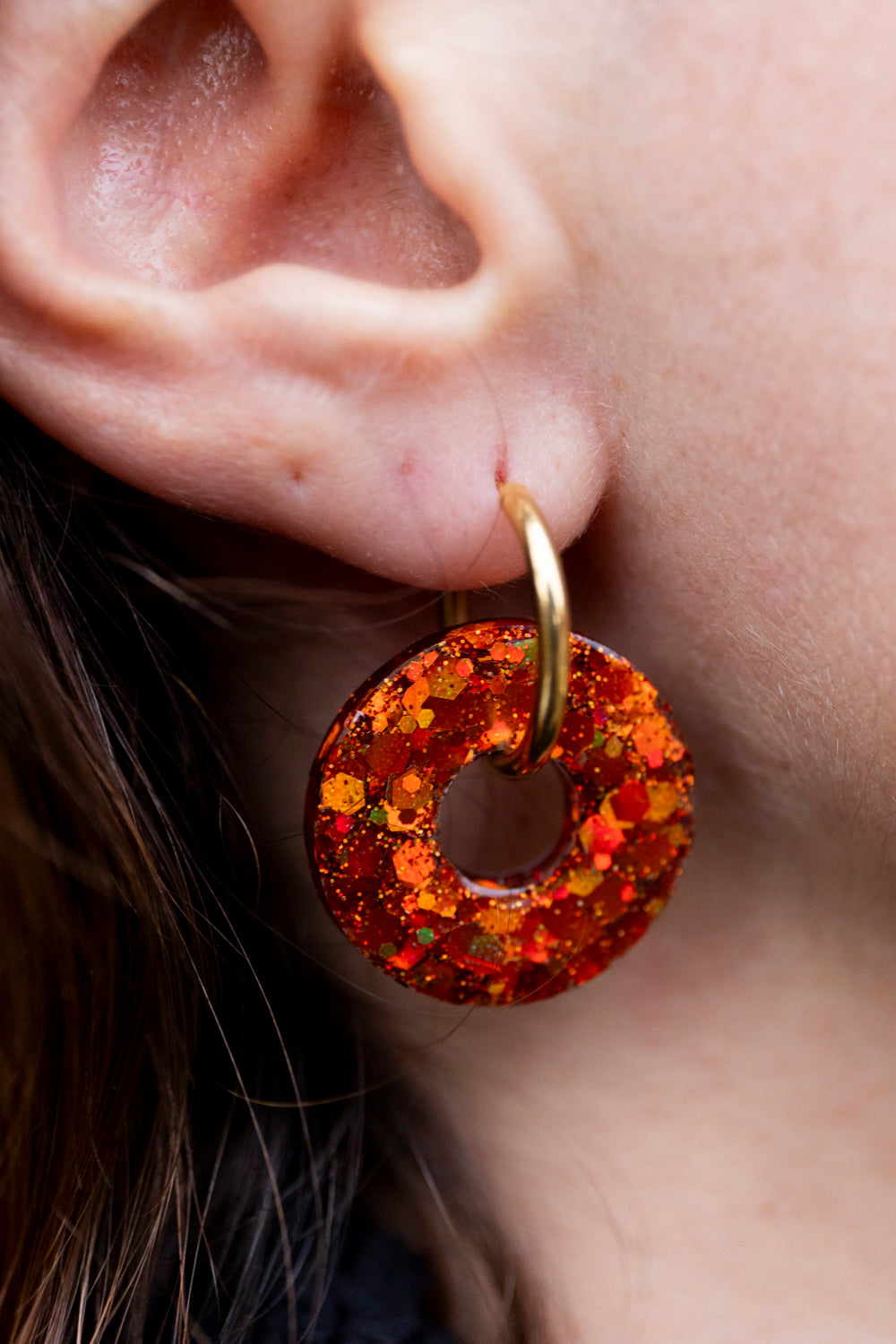 Pampilles interchangeables pailletées. Kaki, vert, doré, cuivré, bronze. Automne. Donut. Atelier Rézane. Résine époxy. Fait main. Pays basque.