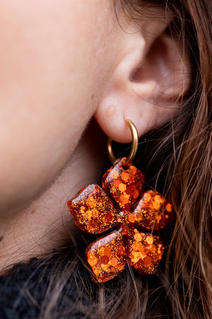 Pampilles interchangeables pailletées. Kaki, vert, doré, cuivré, bronze. Automne. Fleur. Atelier Rézane. Résine époxy. Fait main. Pays basque.