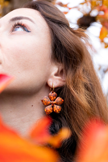 Pampilles interchangeables pailletées. Kaki, vert, doré, cuivré, bronze. Automne. Fleur. Atelier Rézane. Résine époxy. Fait main. Pays basque.