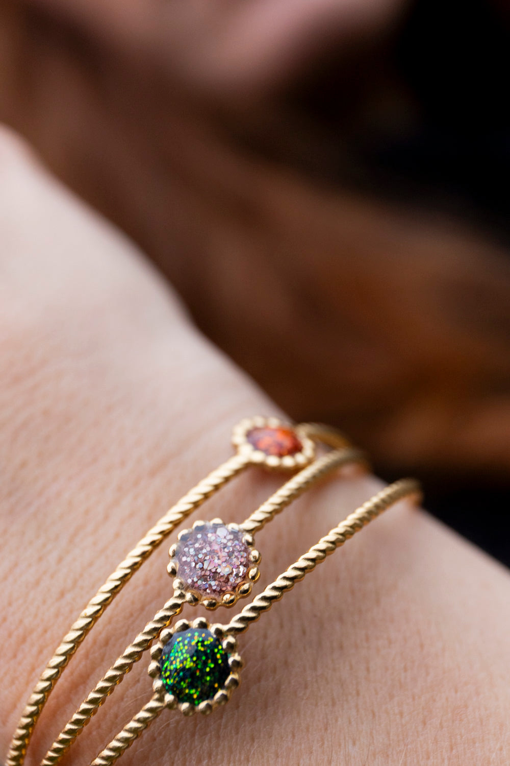 Bracelet jonc réglable pailleté. Kaki, vert, doré, cuivré, bronze. Automne. cœur. Atelier Rézane. Résine époxy. Fait main. Pays basque. Acier inoxydable.