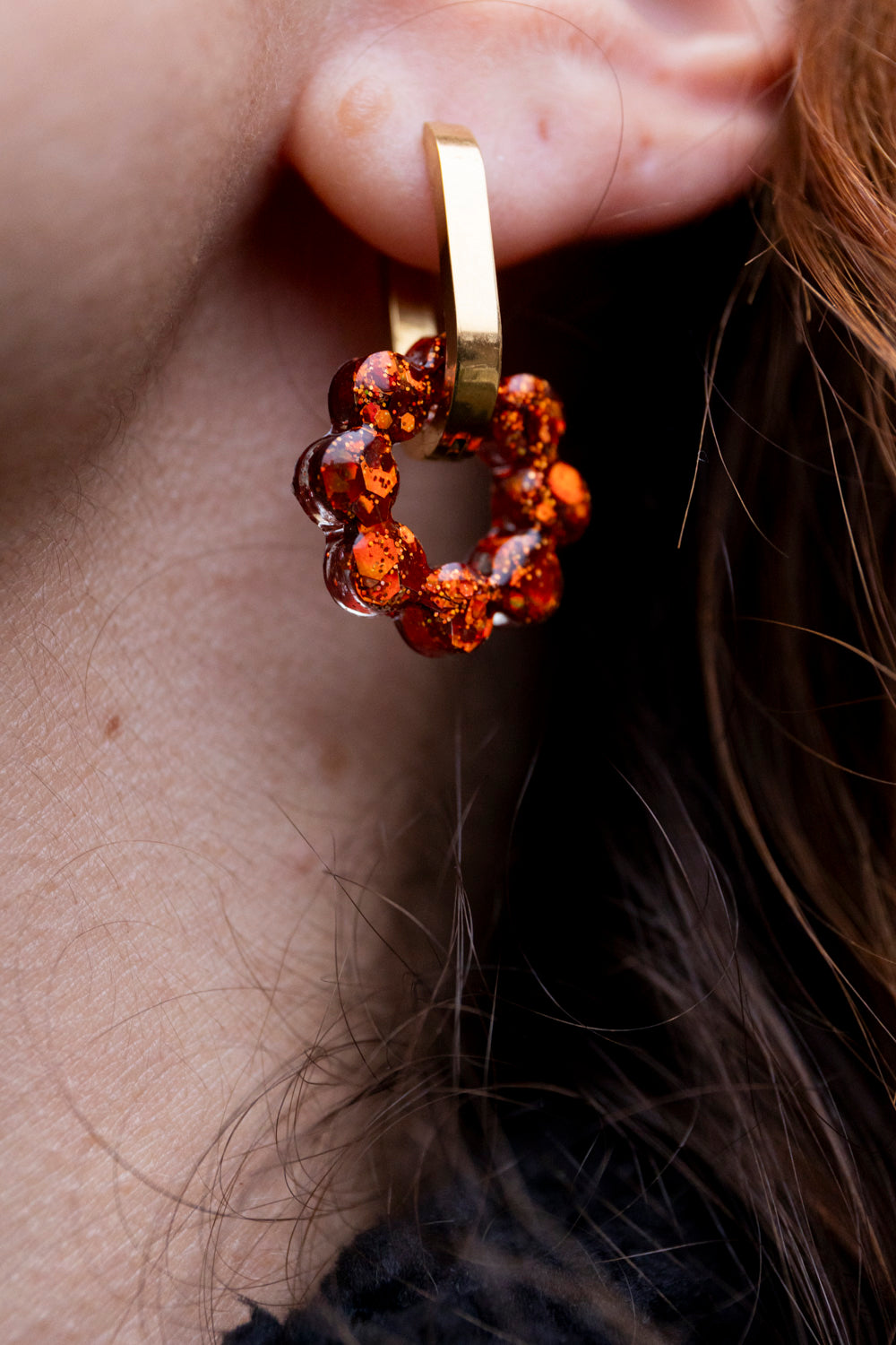 Pampilles interchangeables pailletées. Kaki, vert, doré, cuivré, bronze. Automne. Fleur. Atelier Rézane. Résine époxy. Fait main. Pays basque.