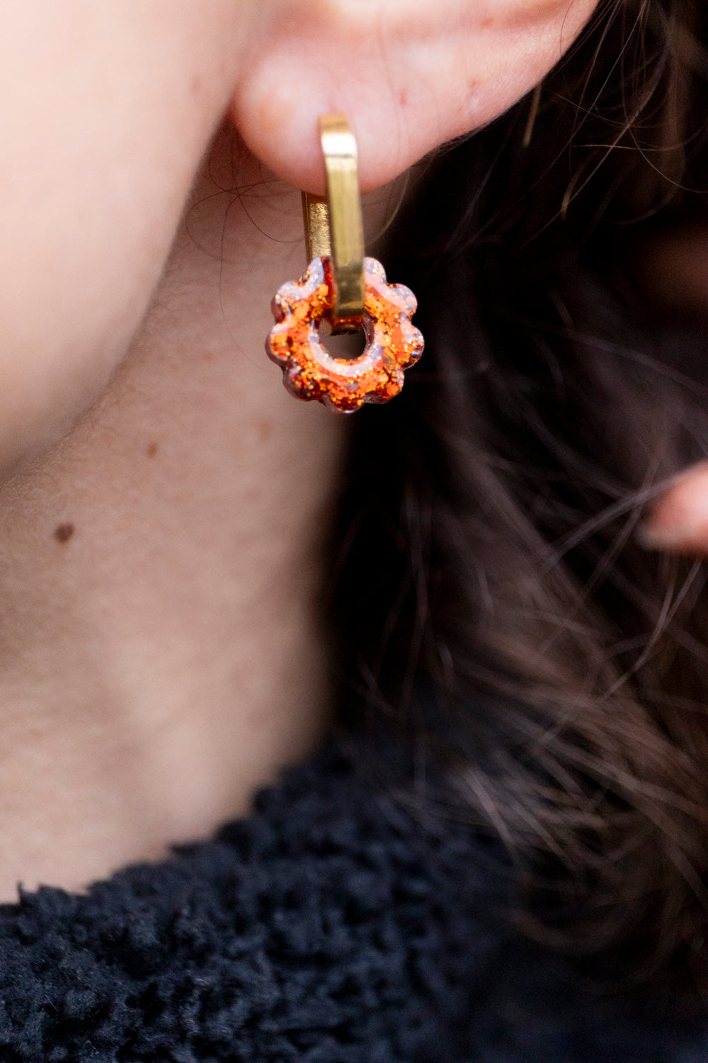 Pampilles interchangeables pailletées. Kaki, vert, doré, cuivré, bronze. Automne. Fleur. Atelier Rézane. Résine époxy. Fait main. Pays basque.