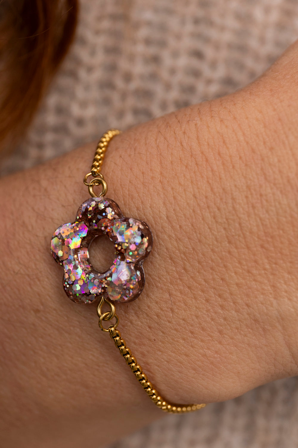 Bracelet pampille réglable pailleté. Kaki, vert, doré, cuivré, bronze. Automne. cœur. Atelier Rézane. Résine époxy. Fait main. Pays basque. Acier inoxydable.