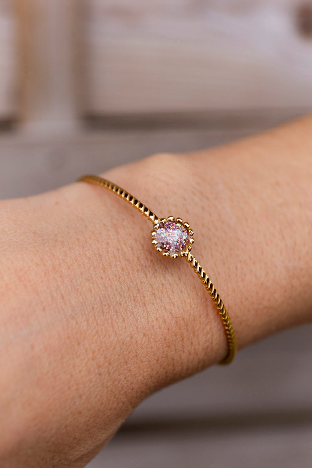 Bracelet jonc réglable pailleté. Kaki, vert, doré, cuivré, bronze. Automne. cœur. Atelier Rézane. Résine époxy. Fait main. Pays basque. Acier inoxydable.