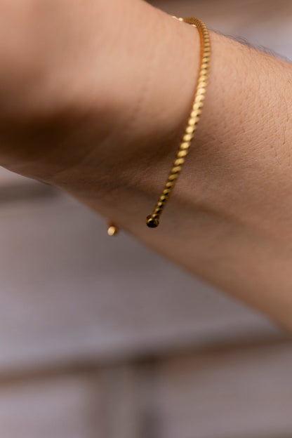 Bracelet jonc réglable pailletées. Kaki, vert, doré, cuivré, bronze. Automne. cœur. Atelier Rézane. Résine époxy. Fait main. Pays basque. Acier inoxydable.