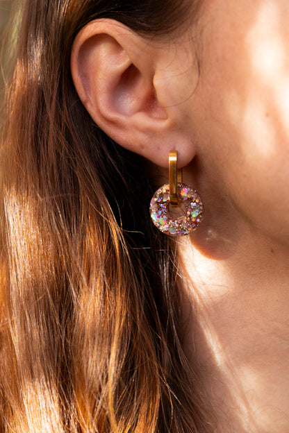 Pampilles interchangeables pailletées. Kaki, vert, doré, cuivré, bronze. Automne. Donut. Atelier Rézane. Résine époxy. Fait main. Pays basque.