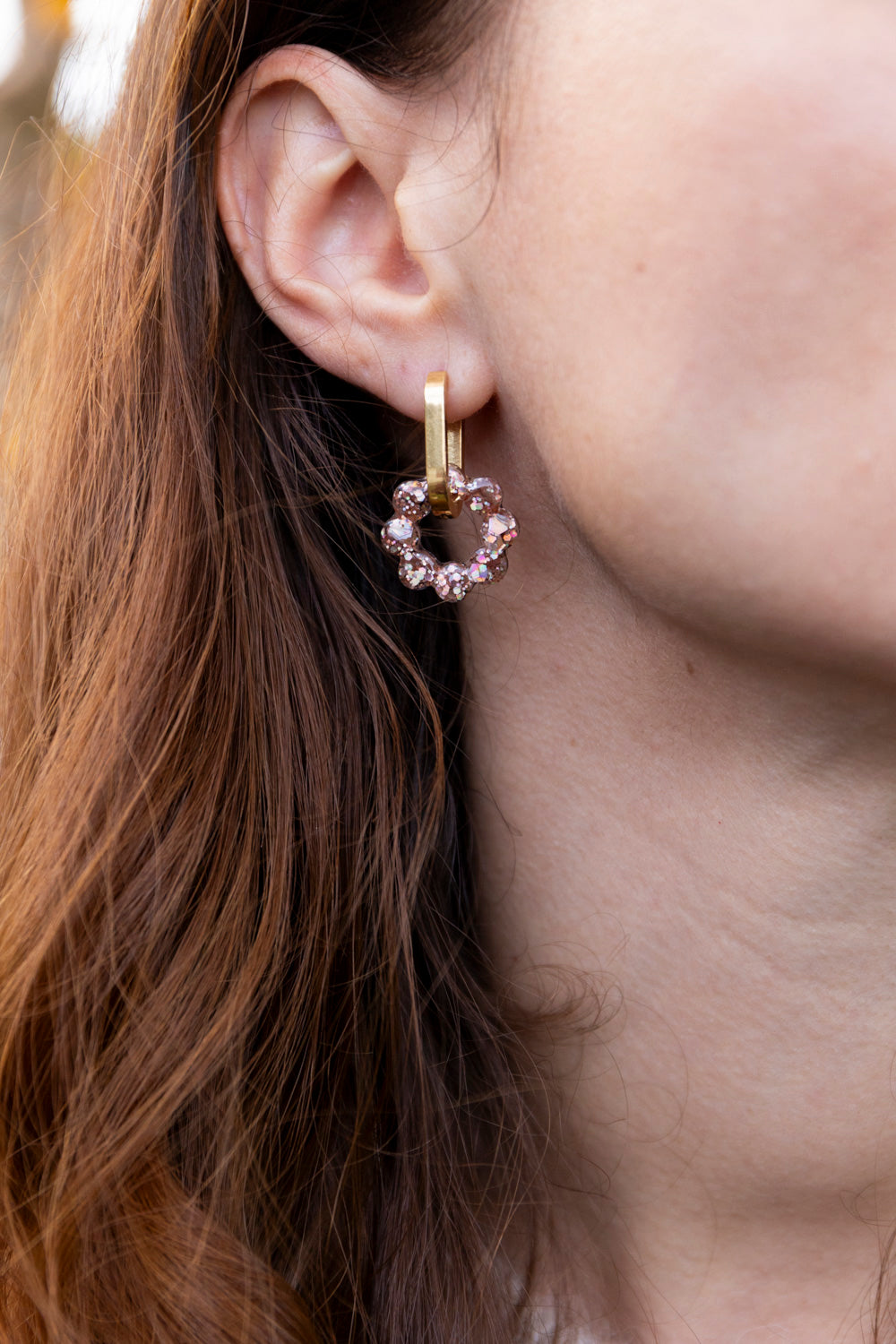 Pampilles interchangeables pailletées. Kaki, vert, doré, cuivré, bronze. Automne. Fleur. Atelier Rézane. Résine époxy. Fait main. Pays basque.