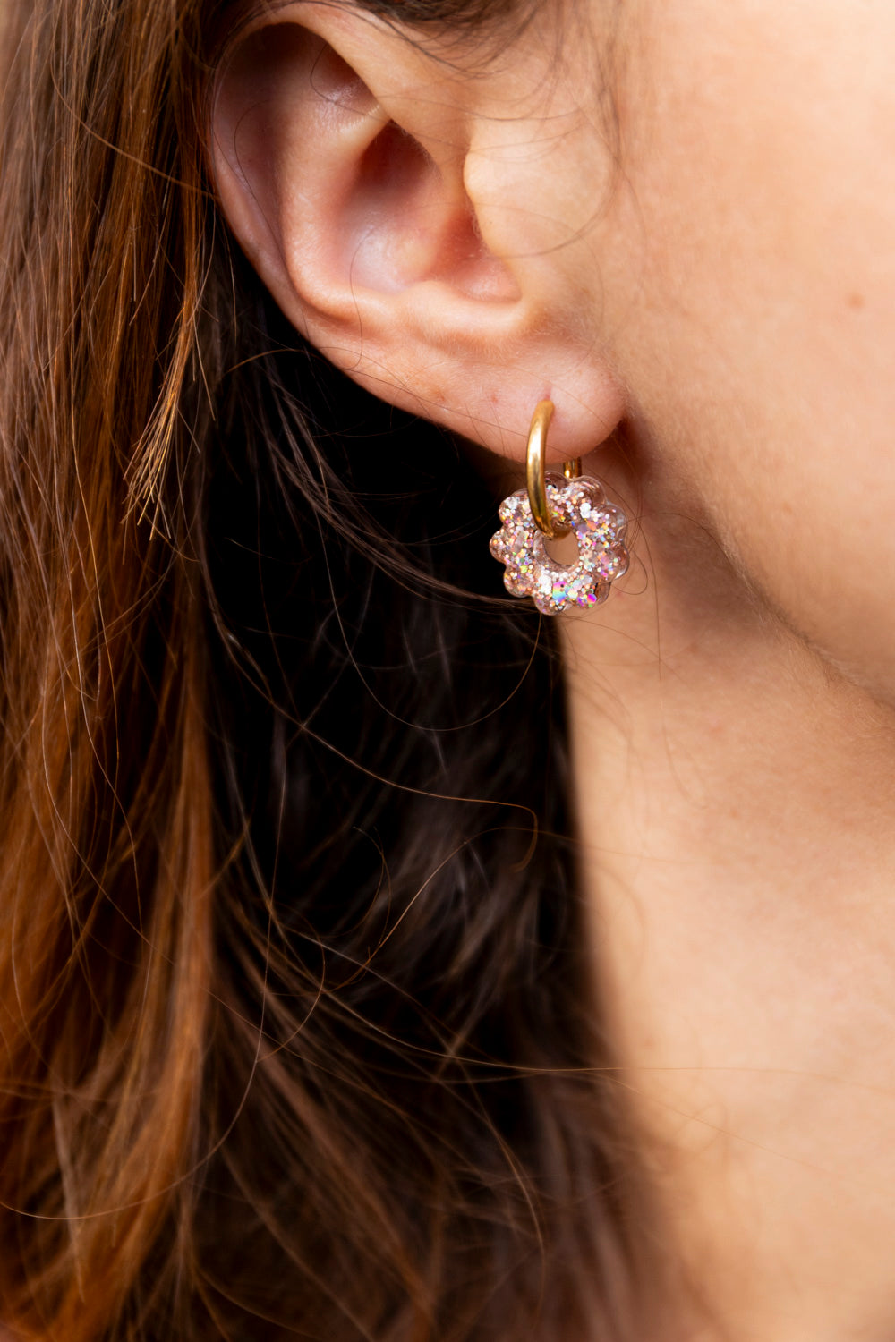 Pampilles interchangeables pailletées. Kaki, vert, doré, cuivré, bronze. Automne. Fleur. Atelier Rézane. Résine époxy. Fait main. Pays basque.