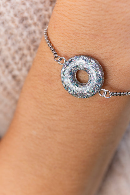 Bracelet pampille réglable pailleté. Argenté, bleu, azur, lavande. Automne. cœur. Atelier Rézane. Résine époxy. Fait main. Pays basque. Acier inoxydable