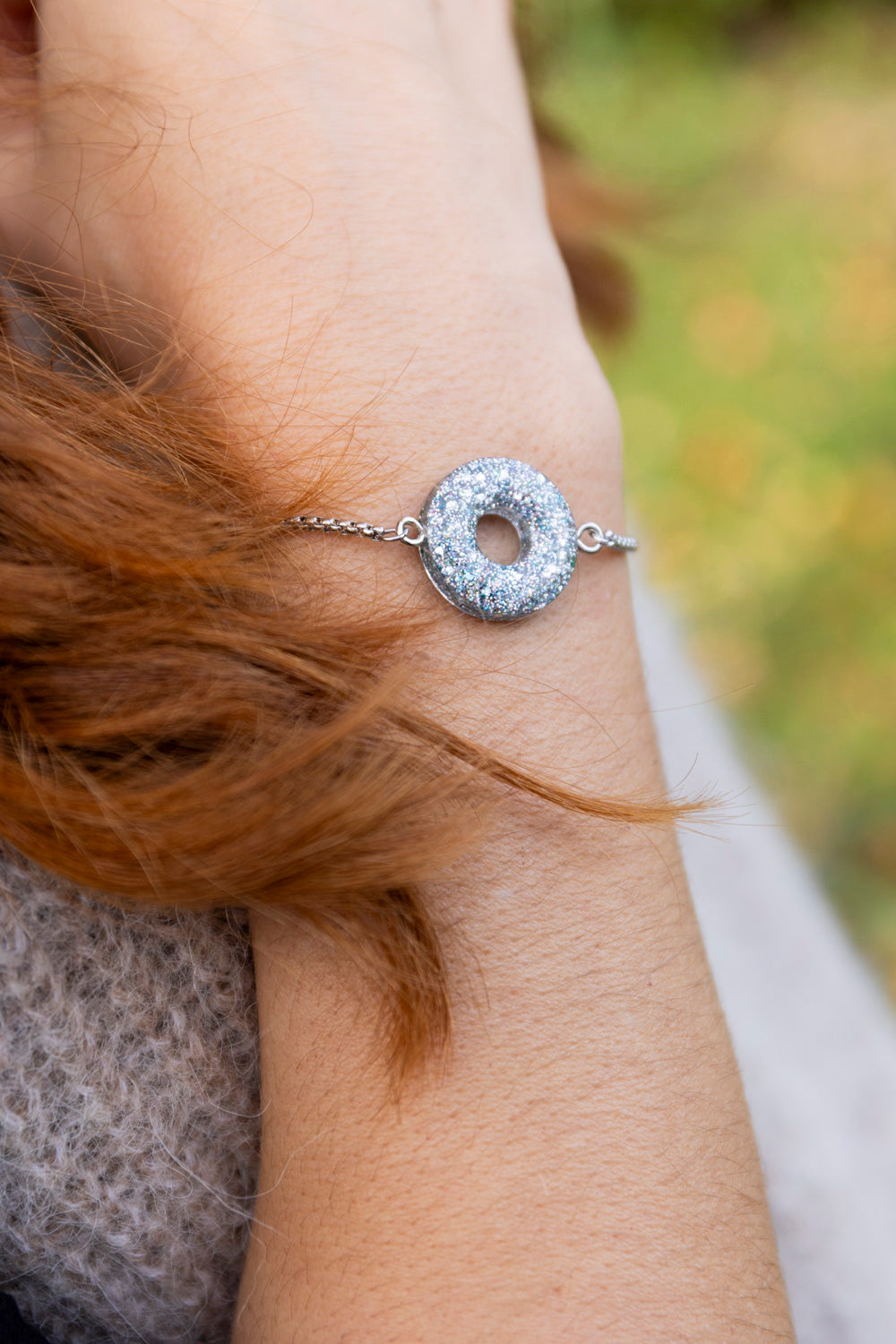 Bracelet pampille réglable pailleté. Argenté, bleu, azur, lavande. Automne. cœur. Atelier Rézane. Résine époxy. Fait main. Pays basque. Acier inoxydable