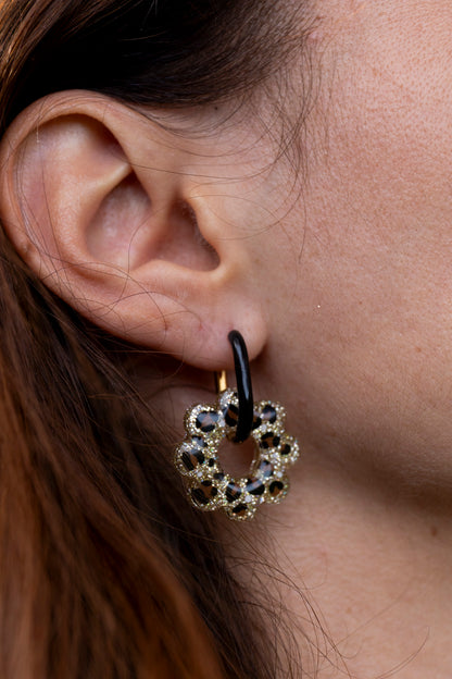 Pampilles léopards en forme de fleur fabriquées à la main avec de la résine époxy. Doré. Pays basque.