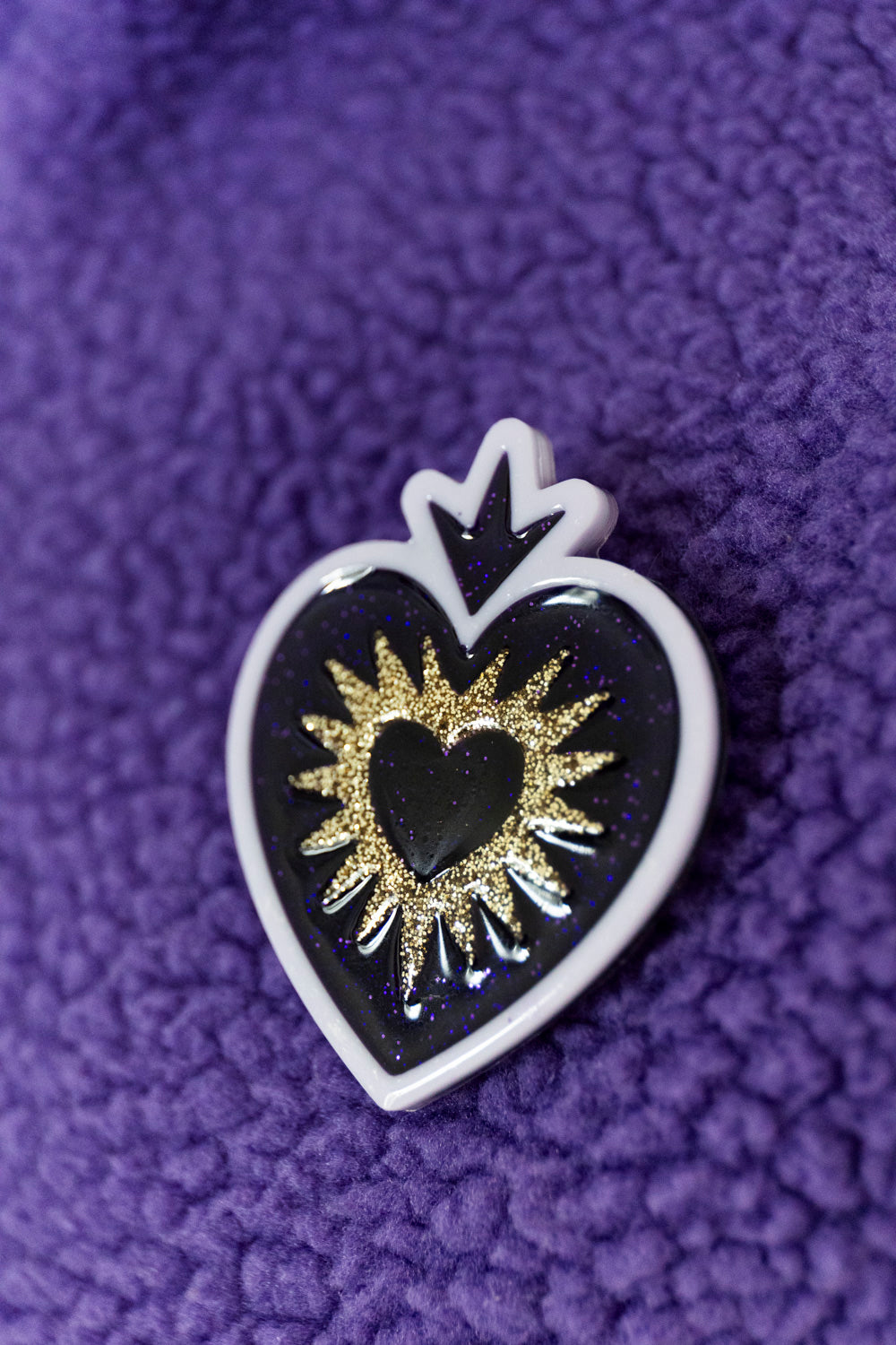 Broche EX VOTO. Violet, lilas et doré.
Fait main au pays basque.