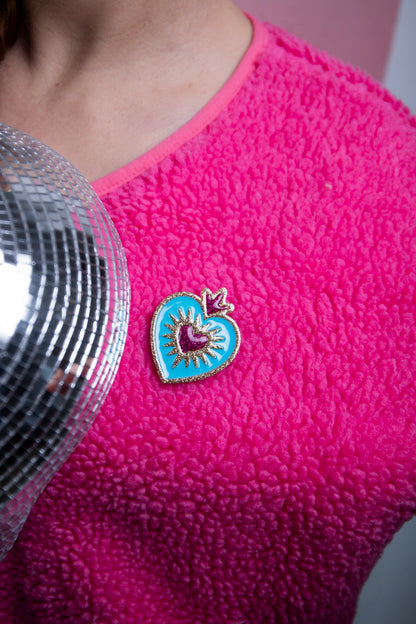 Broche EX VOTO. Rose, bleu et doré.
Fait main au pays basque.