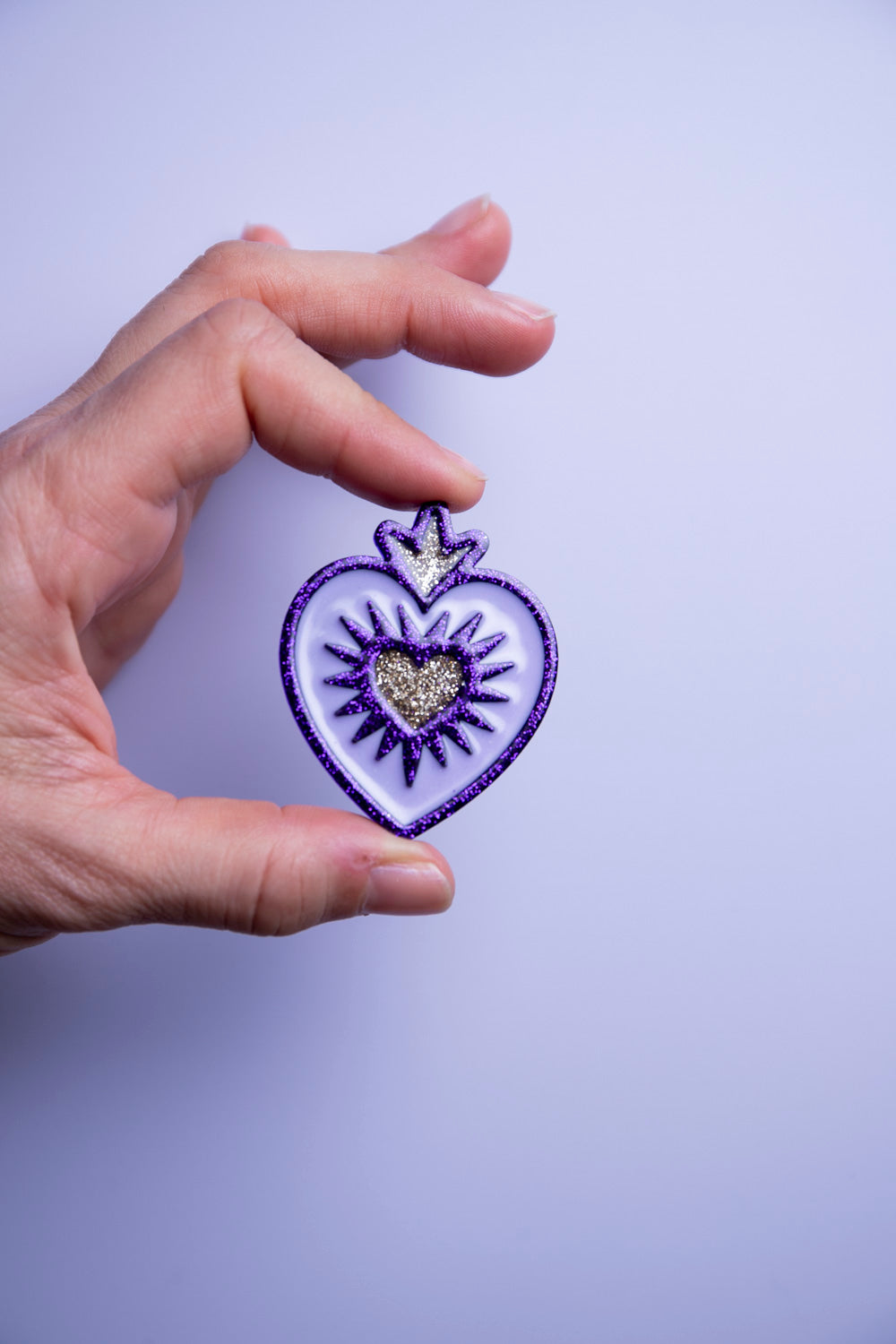 Broche EX VOTO. Violet, lilas et doré.
Fait main au pays basque.
