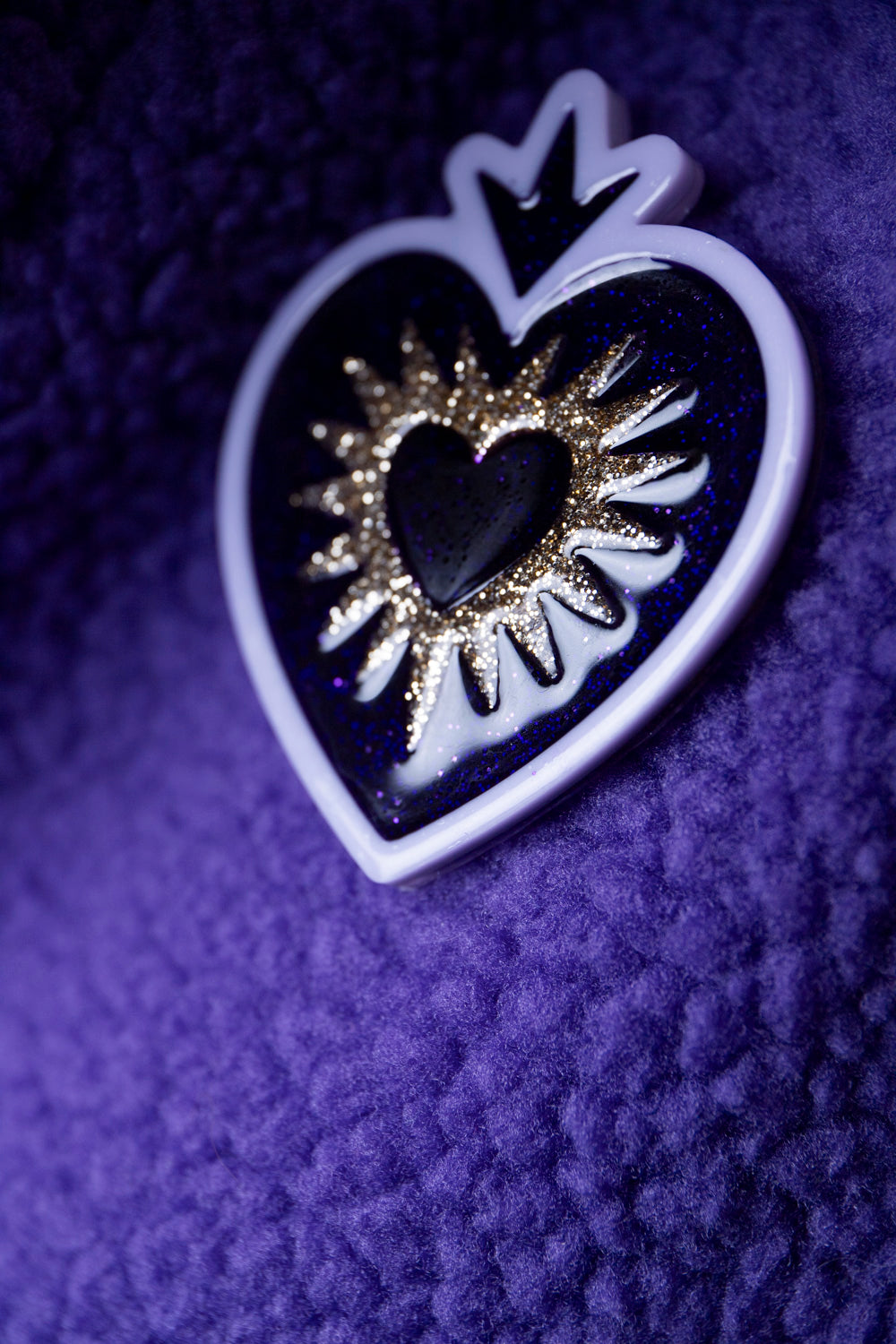 Broche EX VOTO. Violet, lilas et doré.
Fait main au pays basque.