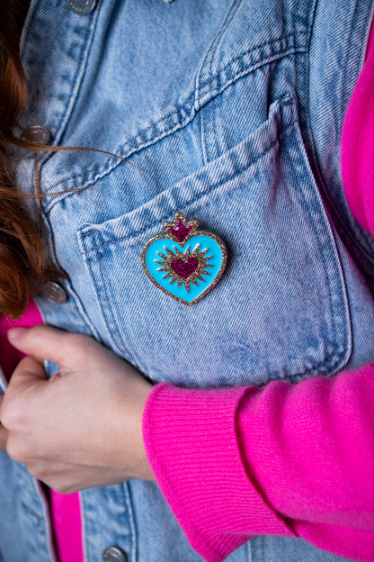 Broche EX VOTO. Rose, bleu et doré.
Fait main au pays basque.