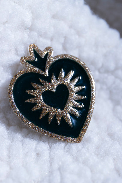 Broche EX VOTO. Kaki et doré.
Fait main au pays basque.
