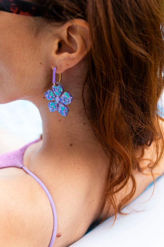 Pampilles en résine époxy interchangeables. Faites à la main. Paillettes, couleurs, originales. Violet, parme et turquoise holographique.