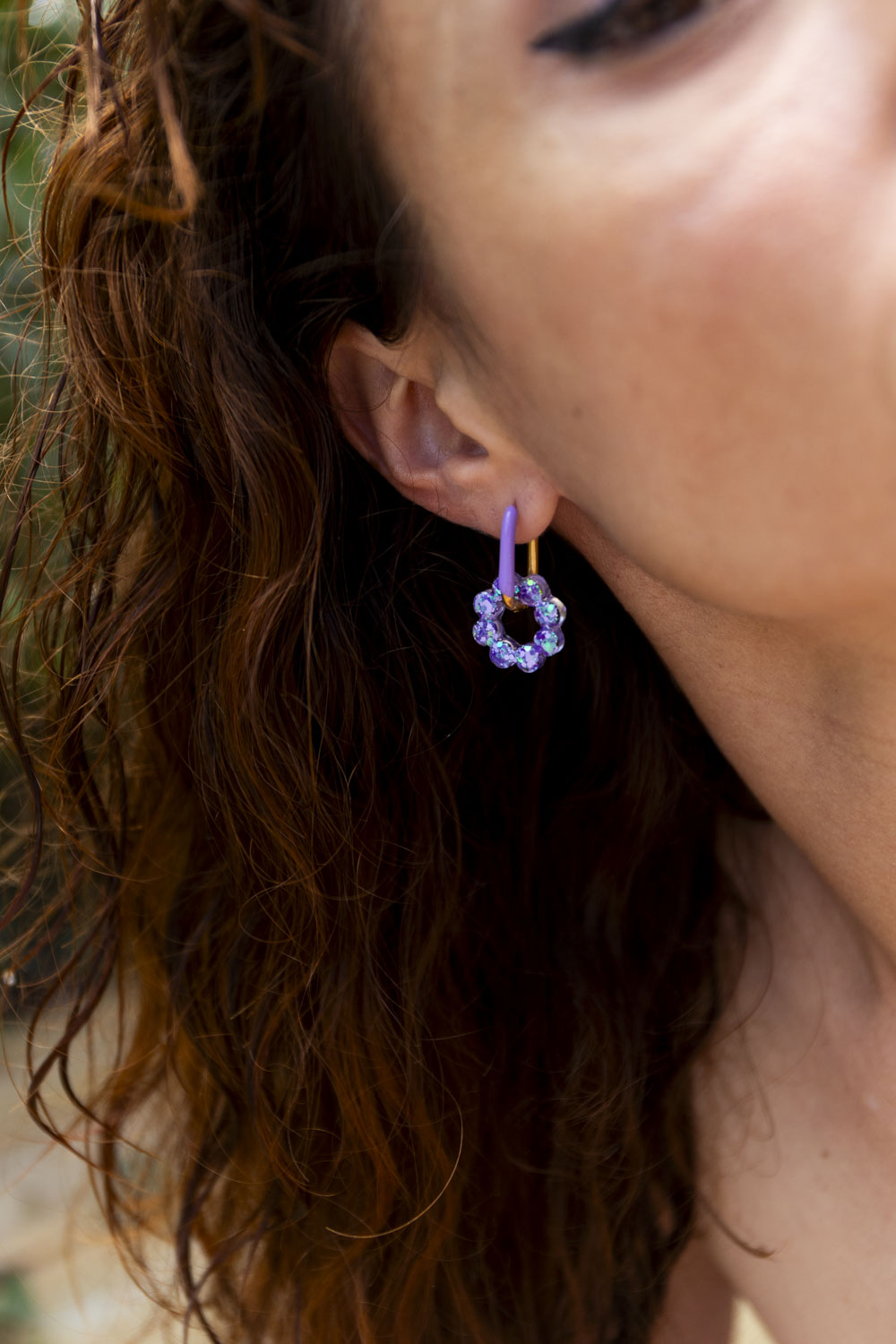Pampilles en résine époxy interchangeables. Faites à la main. Paillettes, couleurs, originales. Violet, parme et turquoise holographique.