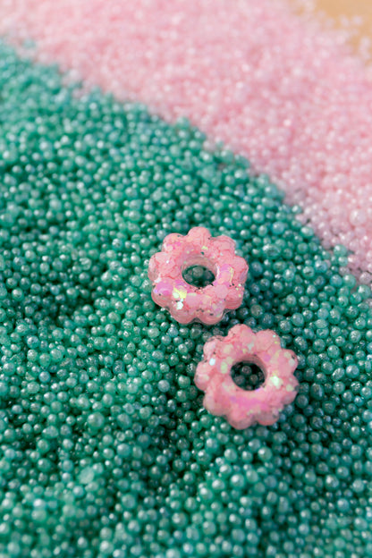 Pampilles en résine époxy interchangeables. Faites à la main. Paillettes, couleurs, originales. Rose bébé, irisé et nacré.