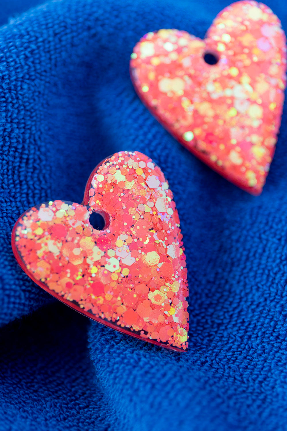 Pampilles en résine époxy interchangeables. Faites à la main. Paillettes, couleurs, originales. Corail incandescent, orange, holographique, étincelant.