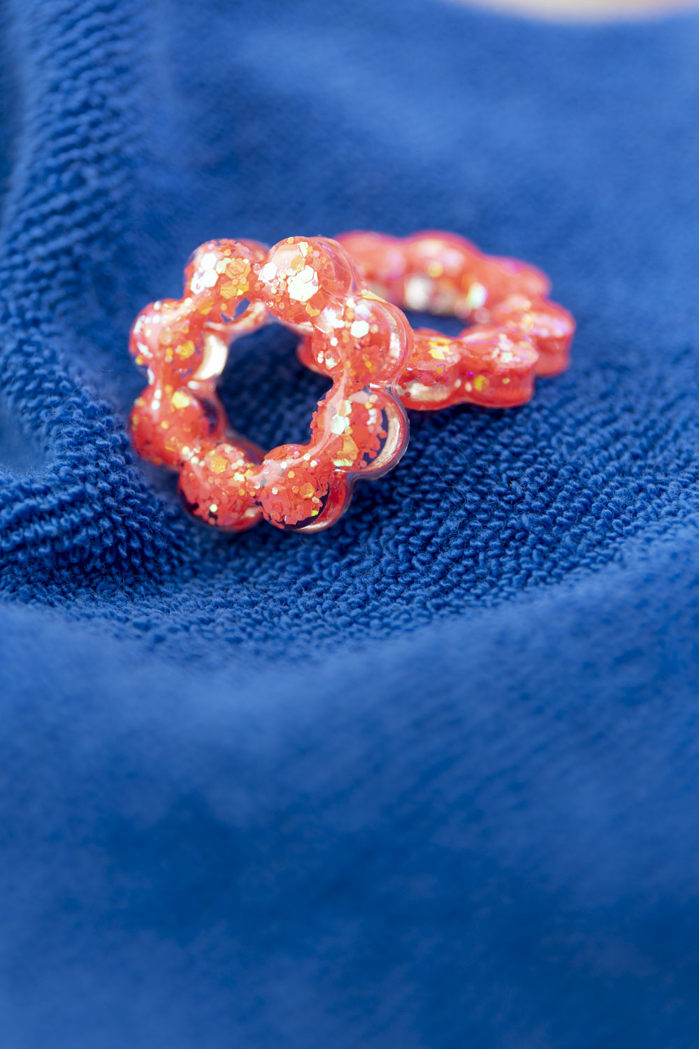 Pampilles en résine époxy interchangeables. Faites à la main. Paillettes, couleurs, originales. Corail incandescent, orange, holographique, étincelant.