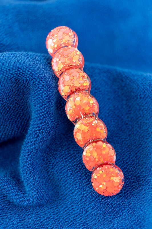 Barrette en résine époxy. Faite à la main. Paillettes, couleurs, originales. Corail incandescent, orange, holographique, étincelant.