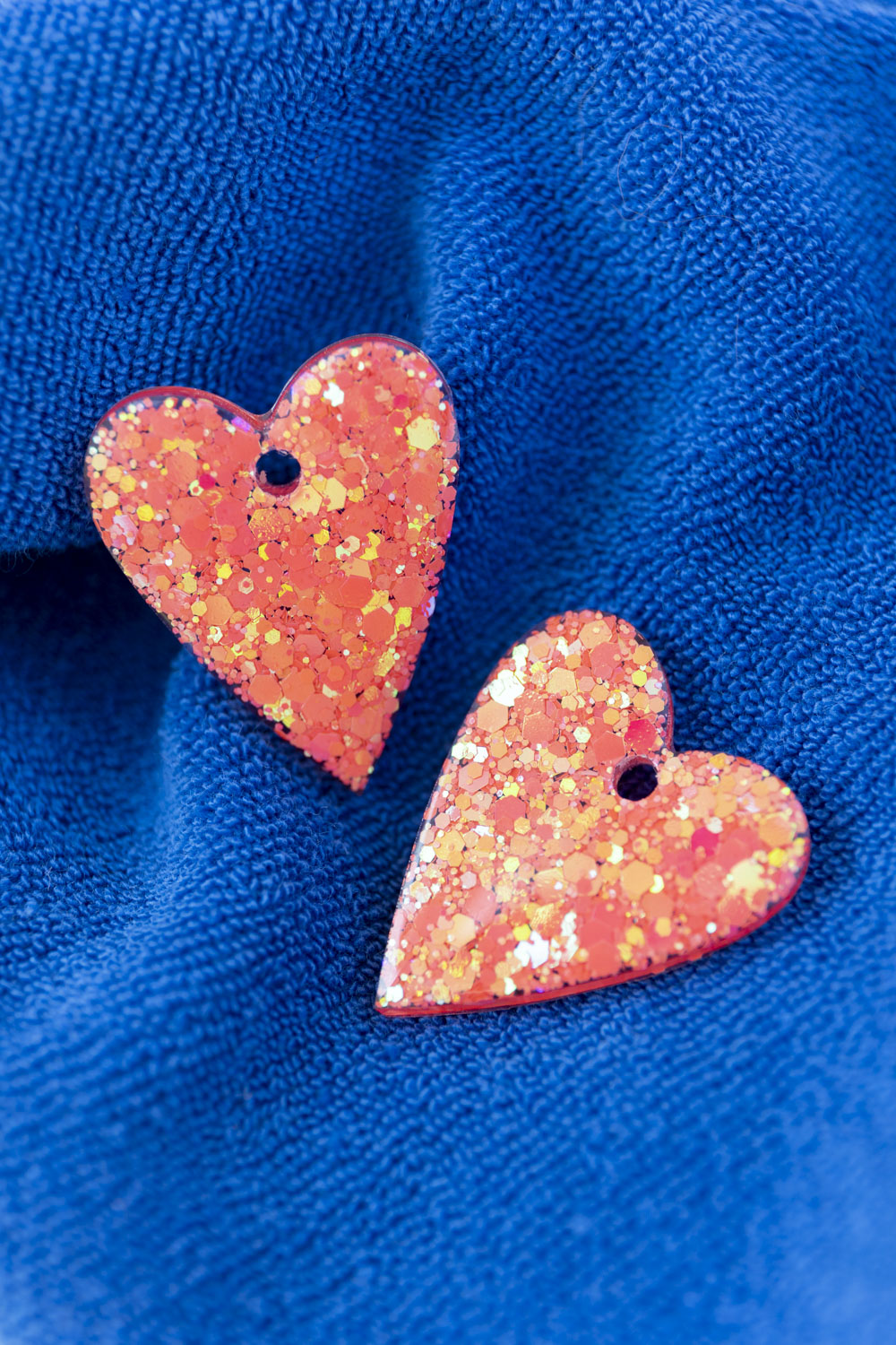 Pampilles en résine époxy interchangeables. Faites à la main. Paillettes, couleurs, originales. Corail incandescent, orange, holographique, étincelant.